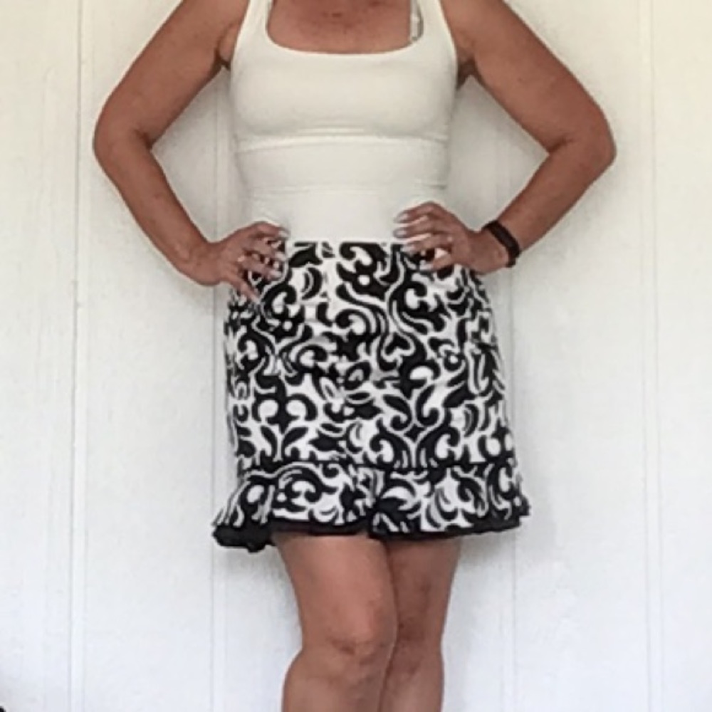 WHITE HOUSE BLACK MARKET RUFFLE HEM PATTERNED SKIRT SIZE 4 - Picture 2 of 11